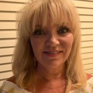 Meet your Posher, Deborah